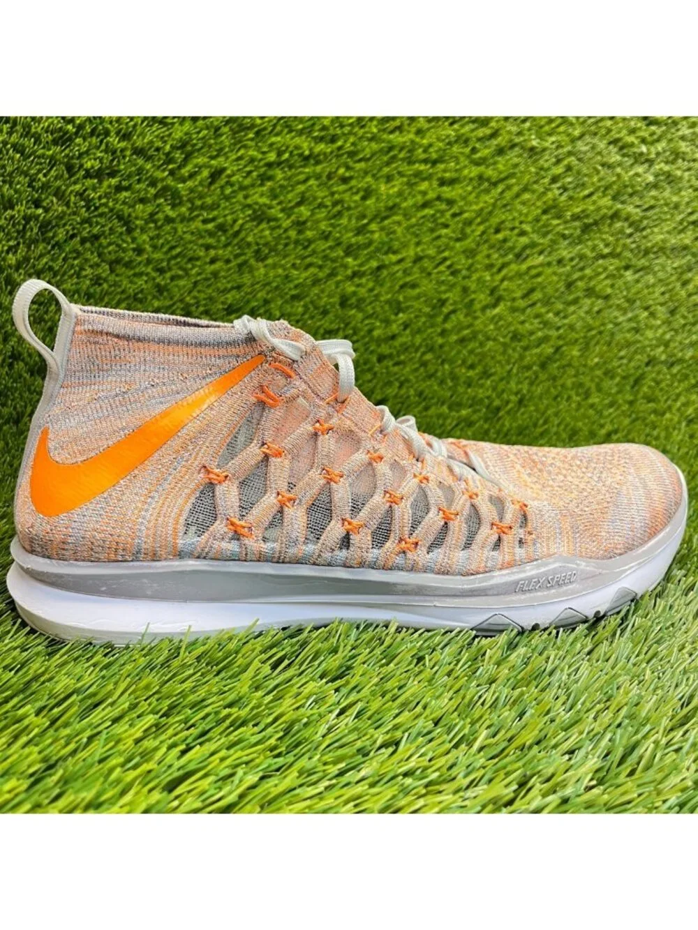 Nike Train Ultrafast Flyknit Mens Size 11.5 Orange White Athletic Shoes Sneakers